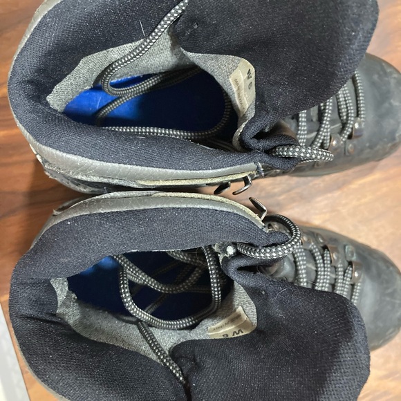 Merrell Leather Hiking boots 🥾 size 6 black - Picture 4 of 5